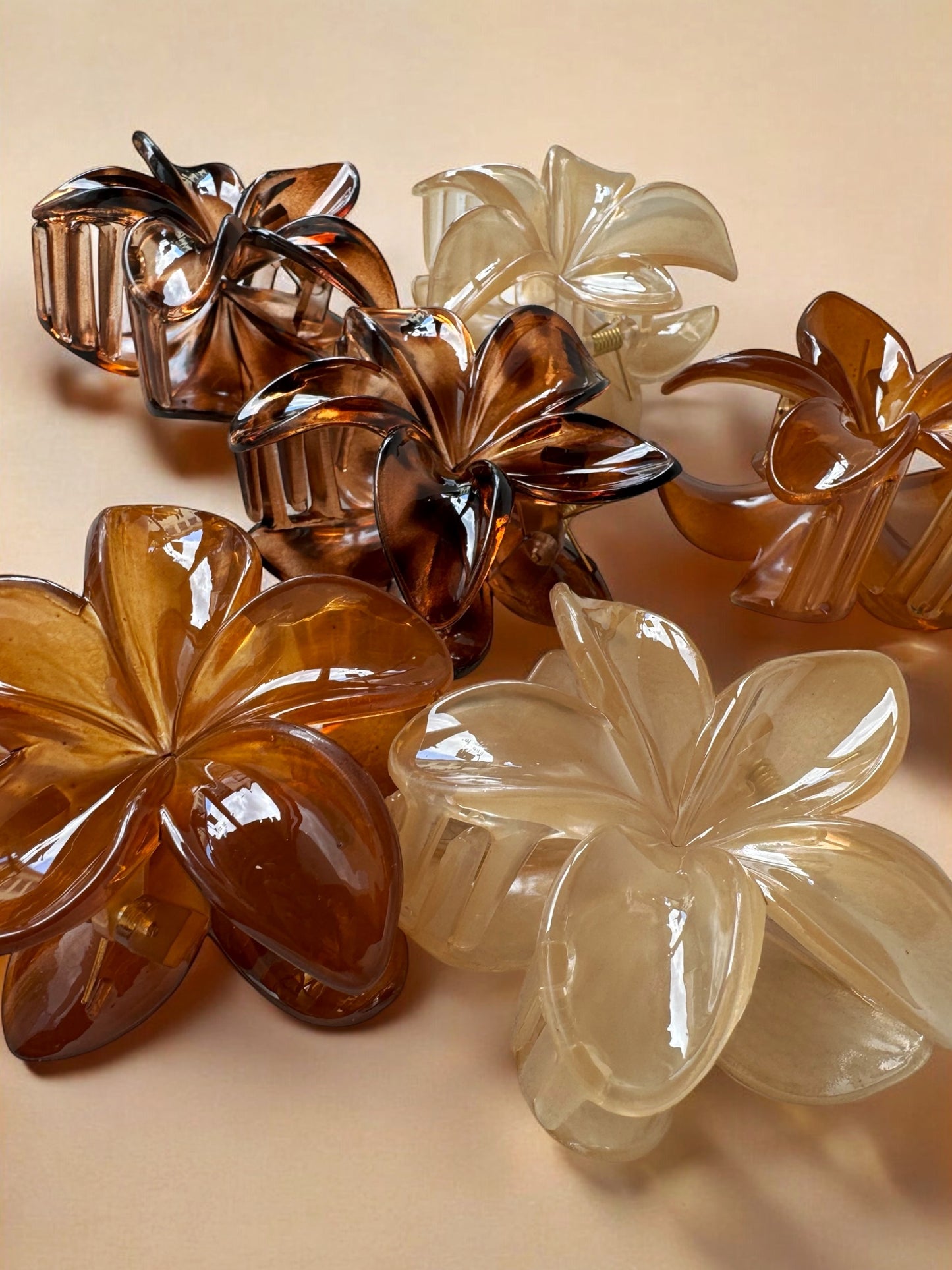 FLOWER HAIR ACCESSORY